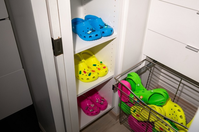 크록스, 다양한 룩을 연출할 수 있는 ‘클래식 클로그 신규 컬렉션’ 출시  766-Image